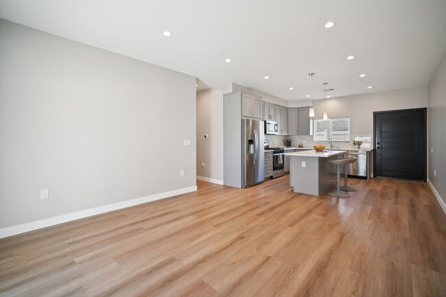 Photo - 8436 Oakdale Ave