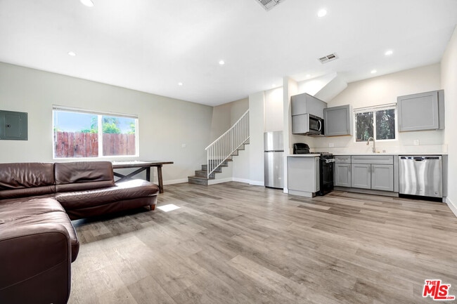 Photo - 12159 Hart St