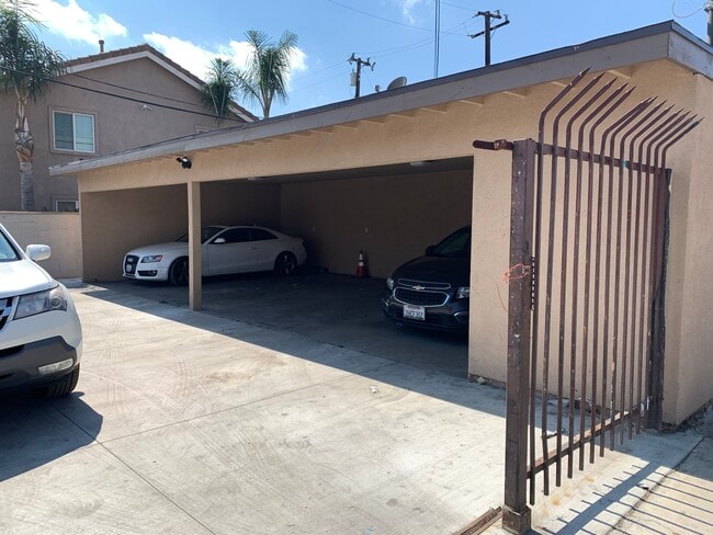 GARAGE, 1 CAR EACH UNIT - 426 N Parkside Dr Unit D