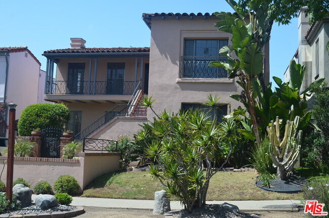 Photo - 1163 S Hayworth Ave Apartment