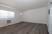 Photo - 460 Vista Ave Unit B