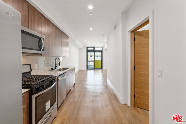 Photo - 1525 N Hobart Blvd