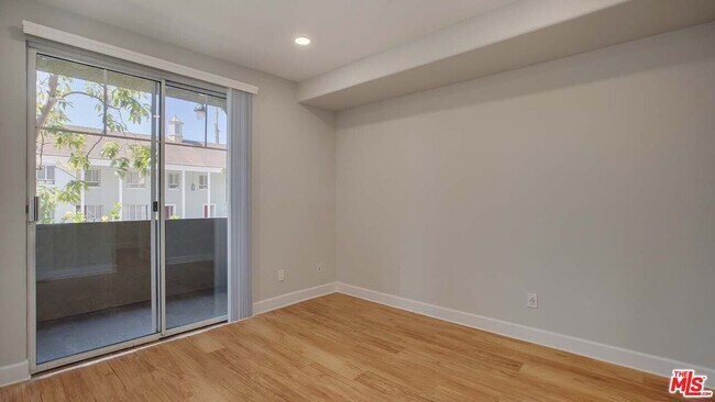 Photo - 5557 W 6th St Unit 2-201