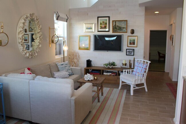Photo - Like New 3 Bedroom Home! Near shops and restaurants!