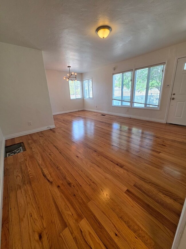Building Photo - 9900 Unit 4515