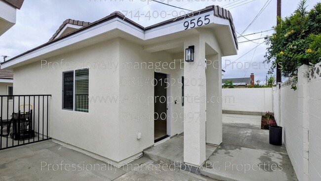 Photo - 9565 Mansor Ave