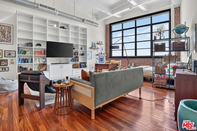 Photo - 1850 Industrial St Unit 606