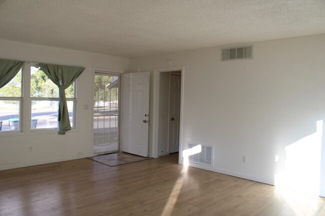 Photo - 144 E Avenue Q