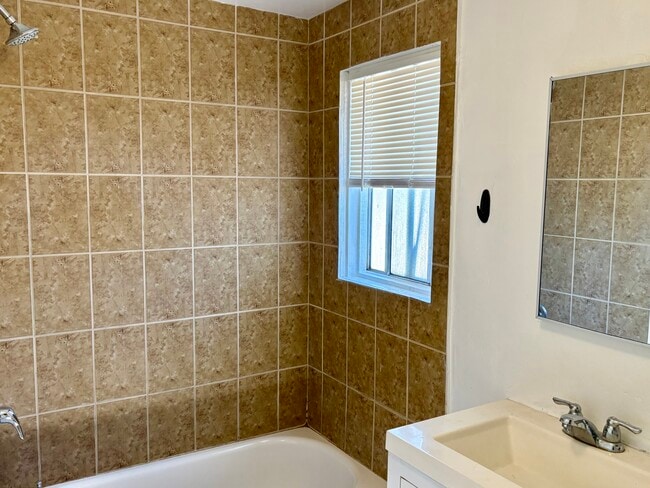 Photo - 3660 Roosevelt St Unit B