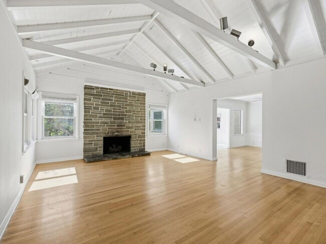 Photo - 10537 Rochester Ave