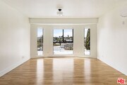 Photo - 1925 Kent St Condo