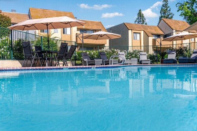 Villa del Sol - Villa del Sol Apartments