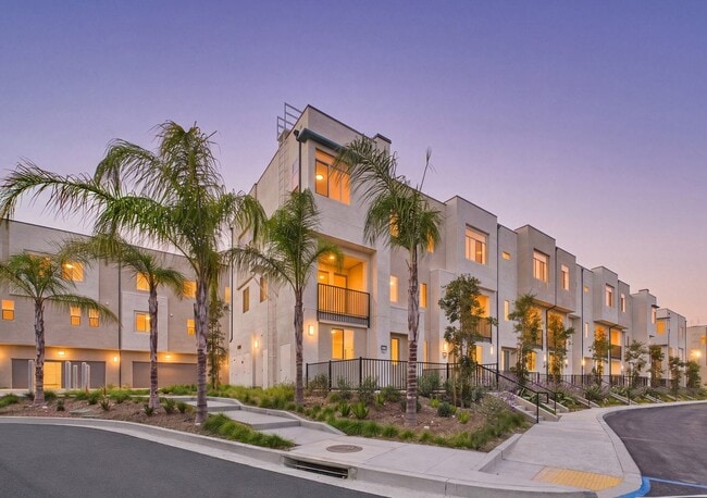 Building Photo - Solaterra Granada Hills