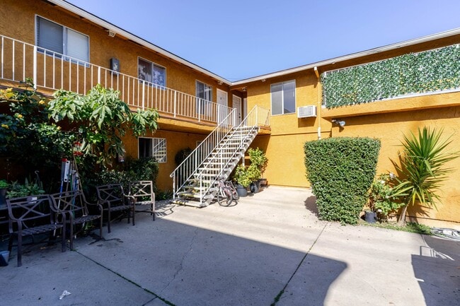 Building Photo - 13015 Vanowen St Unit 10