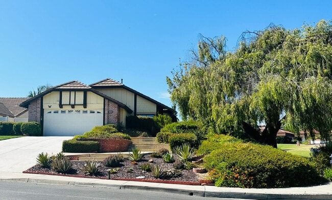 Building Photo - 3 bed single story home for rent  in  Shadowridge Community on the Greens