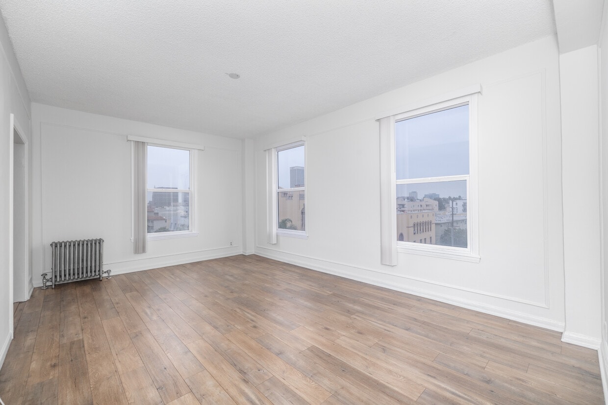 3D Tour - 3333 W. 4th St.