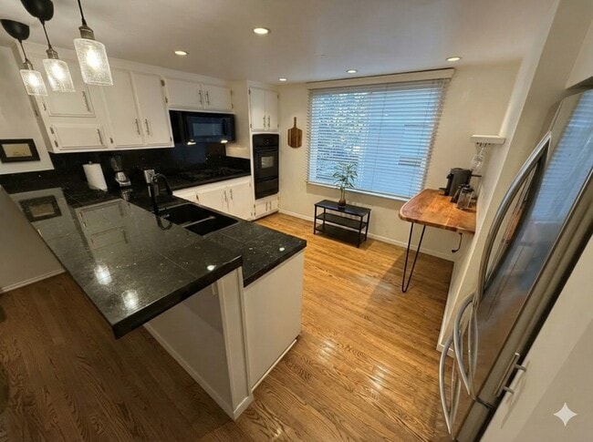 Kitchen - 4310 W Kling St