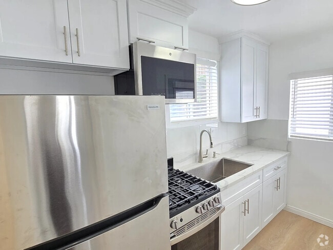 Building Photo - 1041 N Edinburgh Ave Unit 3-4 Rental