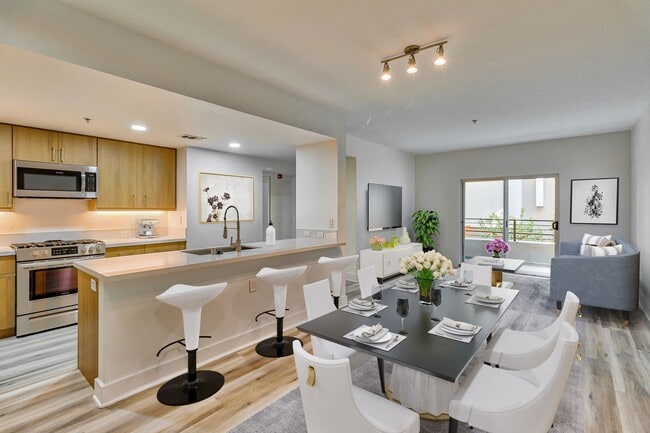 Photo - 416 on Broadway