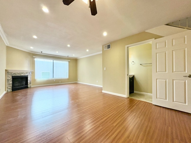 Photo - 14540 Burbank Blvd Unit 2