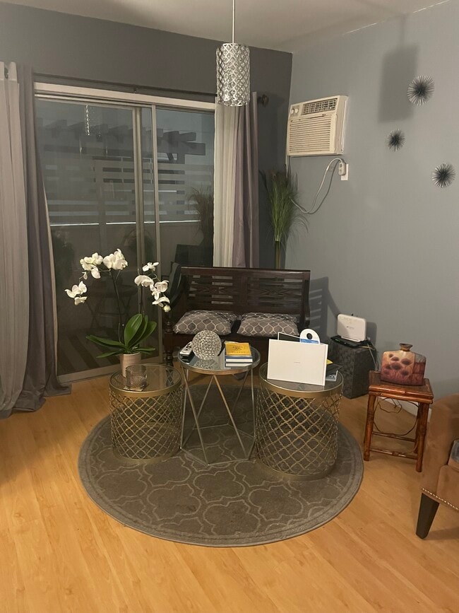 Photo - 960 Larrabee St Unit Larrabee Manor