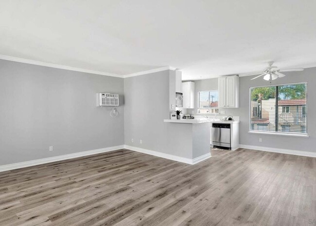 Building Photo - 732 E Lexington Ave Unit 18