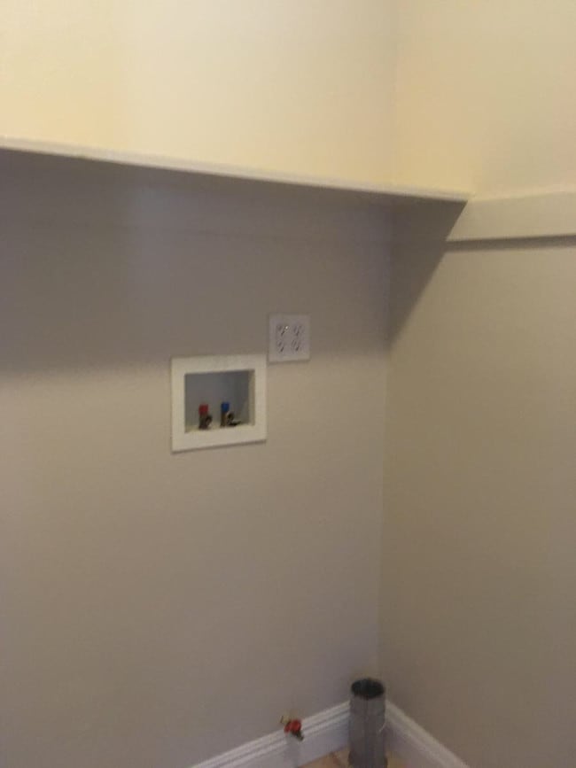 Laundry area - 456 E 47th St