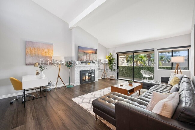 Building Photo - 2607 Pirineos Way Unit 302
