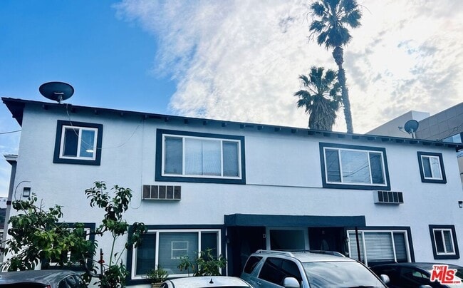 Photo - 600 E Chevy Chase Dr