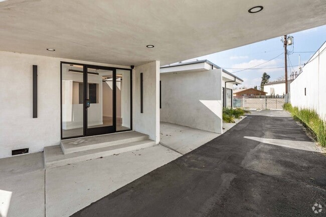 Building Photo - 8809 Sunland Blvd Rental