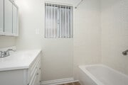1BR, 1BA - 540SF - Bathroom - 830-842 Elm Ave Apartments