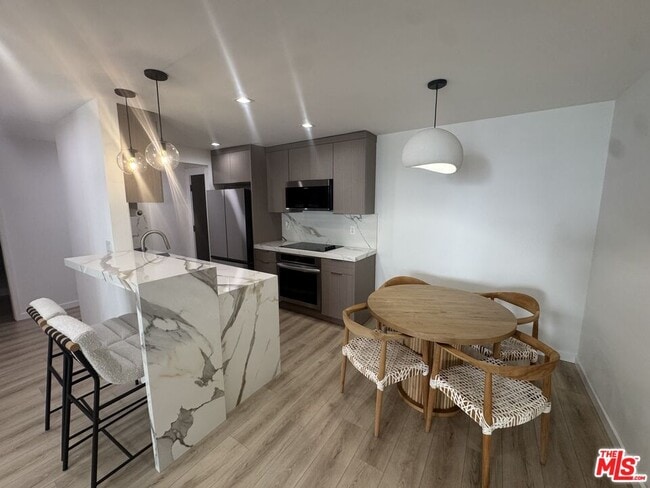 Photo - 911 Kings Rd Unit 205