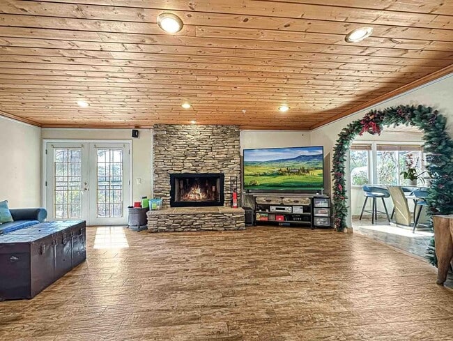 Photo - 2327 Maxson St