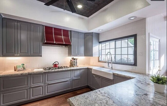 Photo - 10429 Wheatland Ave