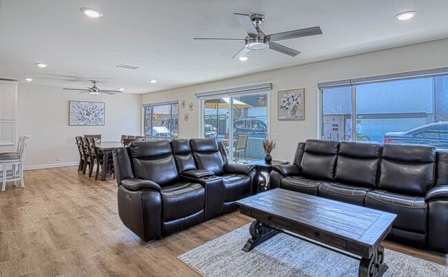 Building Photo - 5008 Seashore Dr Unit A