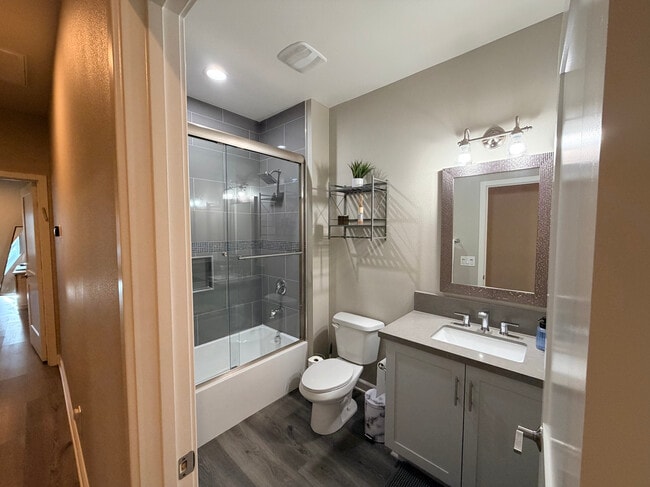 Photo - 20287 Newton St