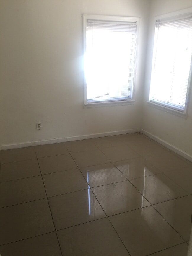 Photo - 3742-3748 Unit 3744