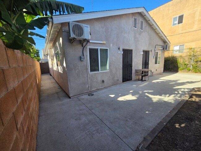 Building Photo - 1715 W 64th St