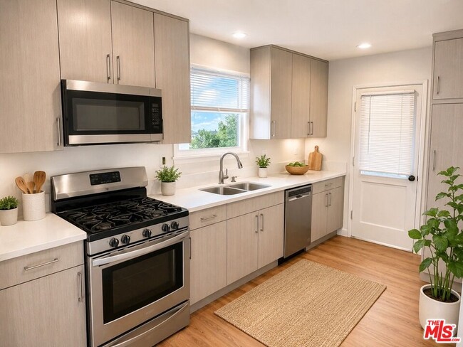 Photo - 7457 Cozycroft Ave