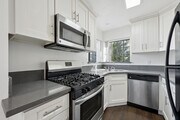 1BR, 1BA - 625SF - Kitchen - Chateau Emelita Apartments