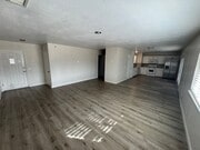 Photo - 2 bed/ 1 bath home / large yard / central located / Available Now!!