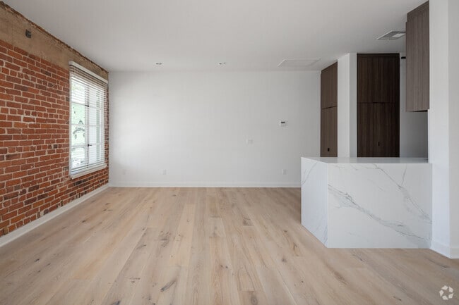 Building Photo - 10910 Kinross Ave Unit 202 Rental