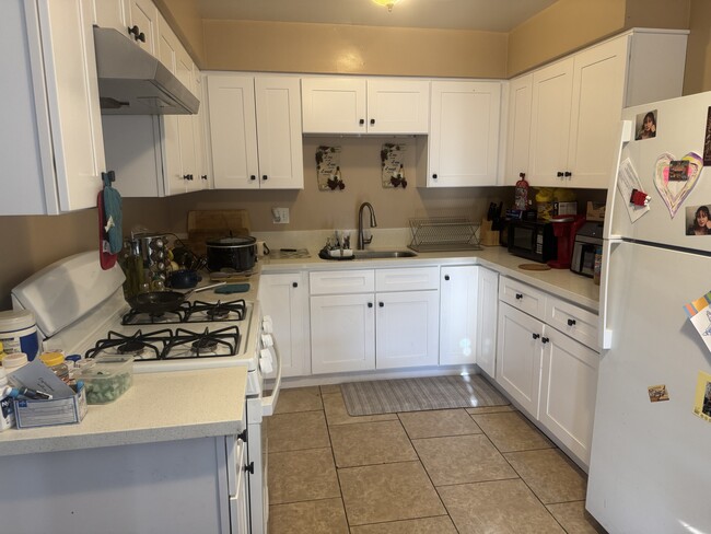 Photo - 1145 Olive Tree Ln Unit B