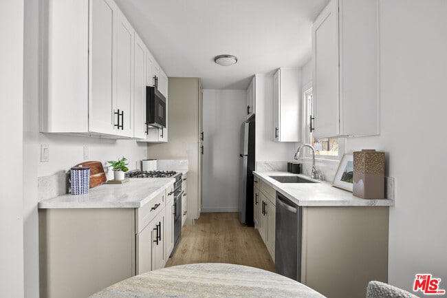 Photo - 1510 W 52nd St