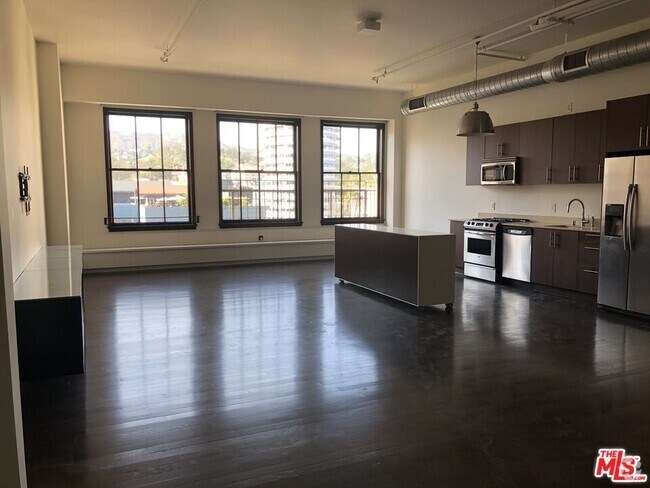 Building Photo - 1645 Vine St Unit 708 Rental
