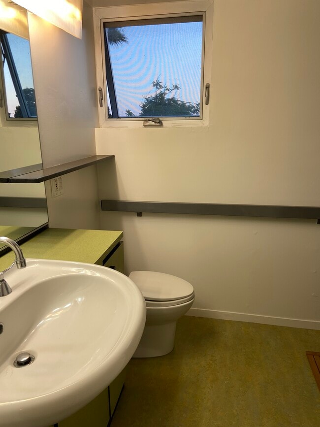 Photo - 872 Hanley Ave