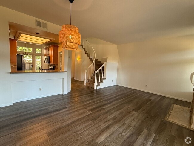 Building Photo - Highly Desired 3 Bedroom Townhome availabl...