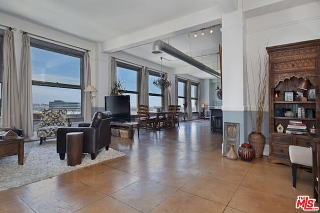 Photo - 108 W 2nd St Unit 806