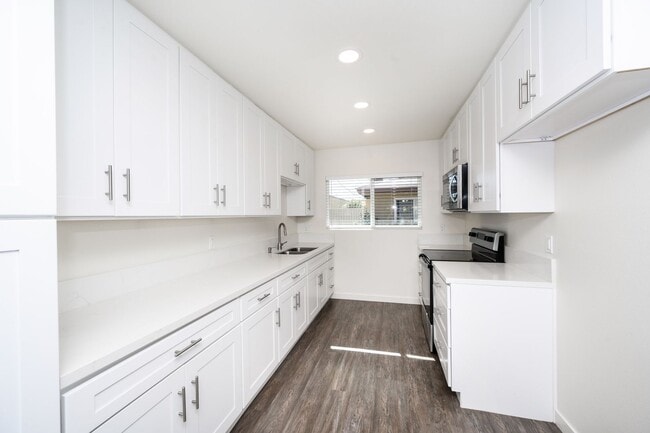 Photo - Country Squire Apartments