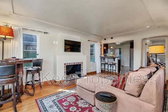 Photo - 900 E Avenue